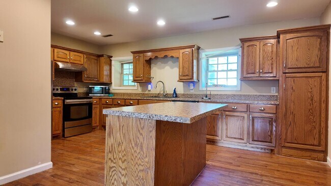 Building Photo - 463 Old Moncks Corner Rd