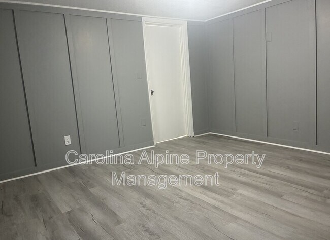 Building Photo - 1021 Dodd St