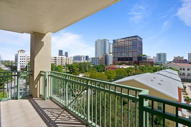 Building Photo - 403 S Sapodilla Ave