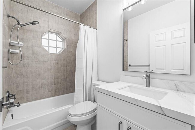 Building Photo - 6510 Via Regina
