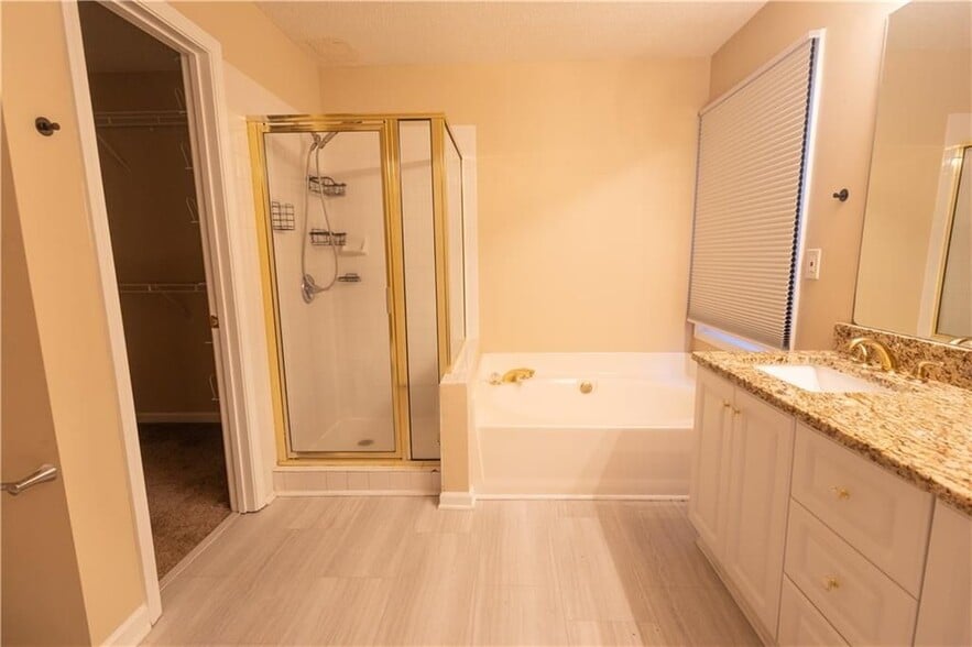 Building Photo - 994 Brentmoor Ln NW