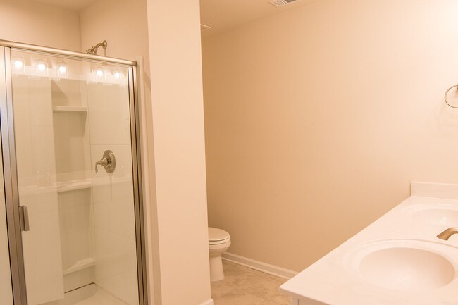 Building Photo - Beautiful Gallatin Townhome w/ Appliances!