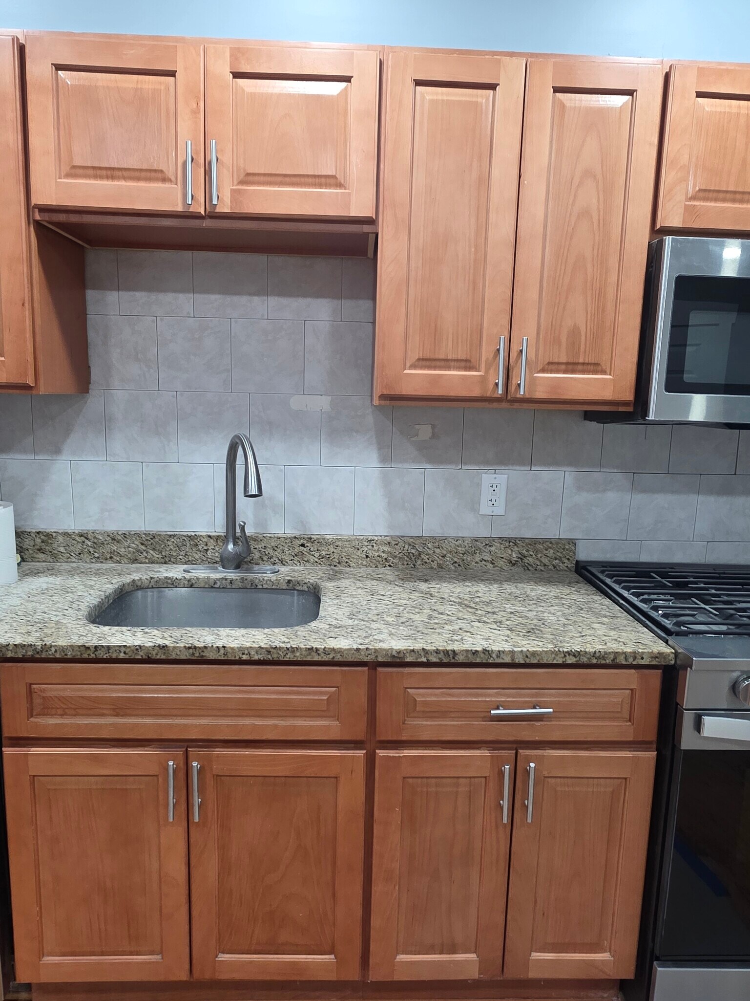 Building Photo - 18 Mascot St