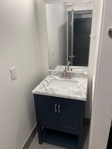 Building Photo - 480 S Salina St