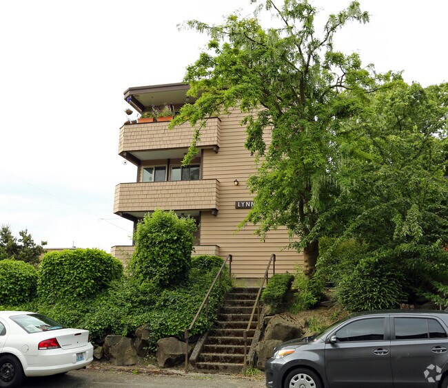 Building Photo - Lynn View Apartments