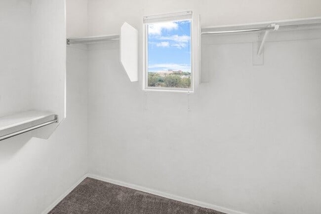 Building Photo - 2 Story-3 Bdrm, All Elecric- Energy Efficient/Vail Schools!