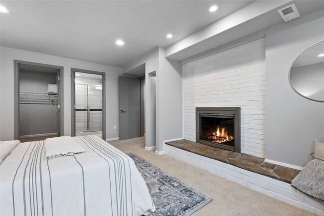 Building Photo - CLICK "REQUEST A TOUR" NOW!