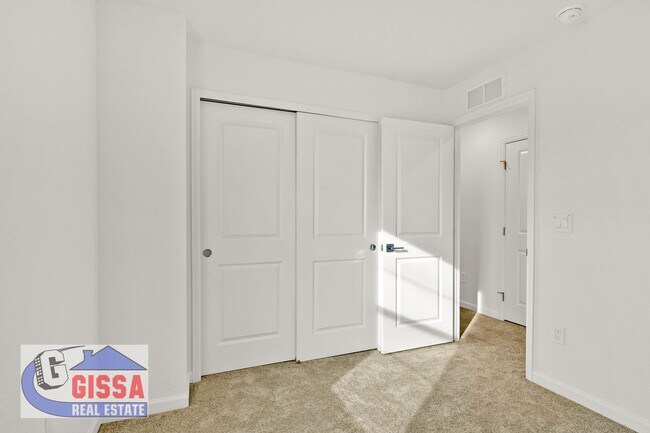 Building Photo - 1.5 year old townhome with 3 bedrooms, 2 1/2 bathrooms, 2-car garage at Victory Ridge available NOW!