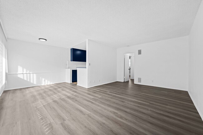 Building Photo - 1051 N Ogden Dr