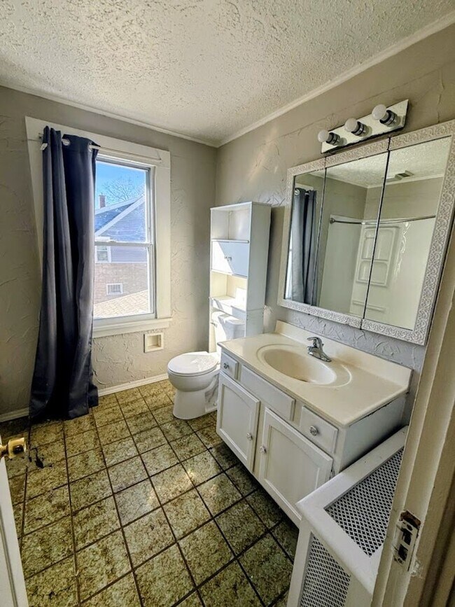 Building Photo - 3300 6th St SW