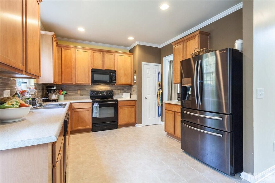 Building Photo - Room in Single Family Home on Autumn Leaf Ln