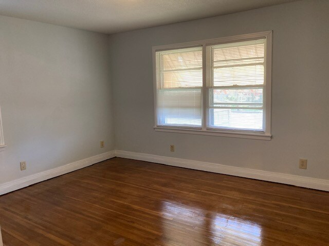Building Photo - 1762 N Pinecrest St