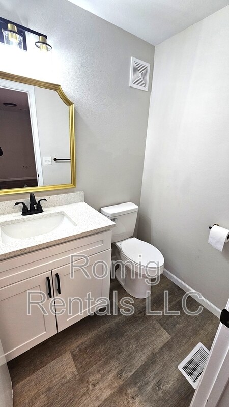 Building Photo - 10032 NE 19th St