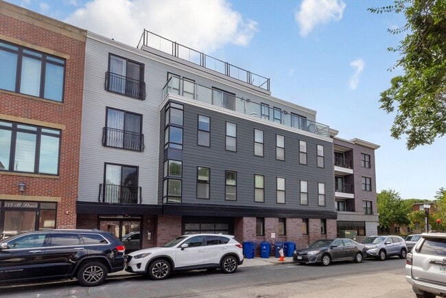Building Photo - 111 B St