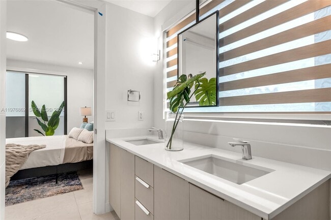 Building Photo - 721 SW 11th St