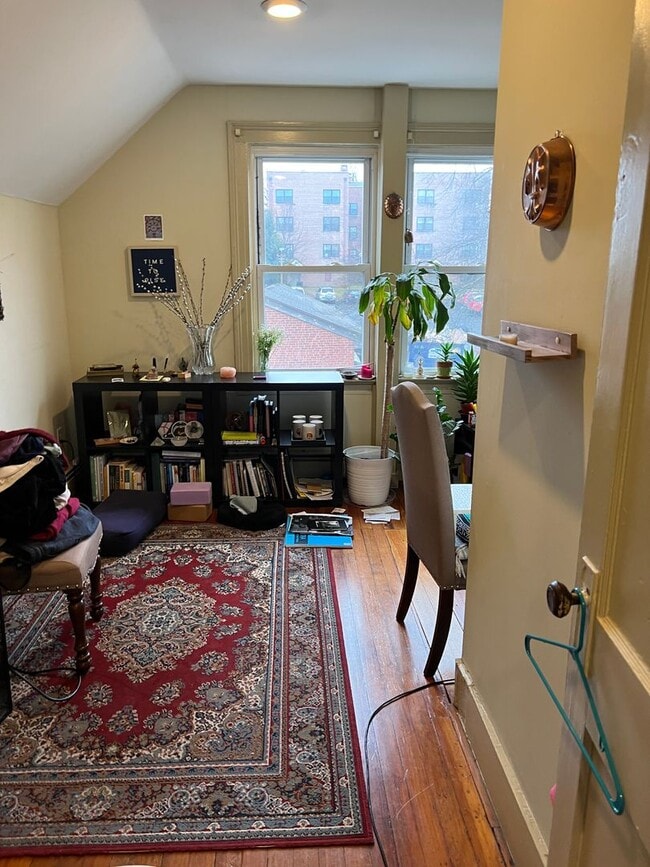 Building Photo - Mansfield Heights | 317-319 Mansfield St.