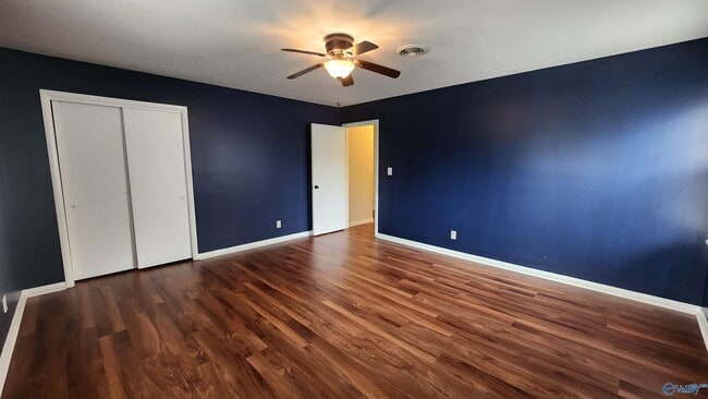 Building Photo - 11402 Hillwood Dr SE