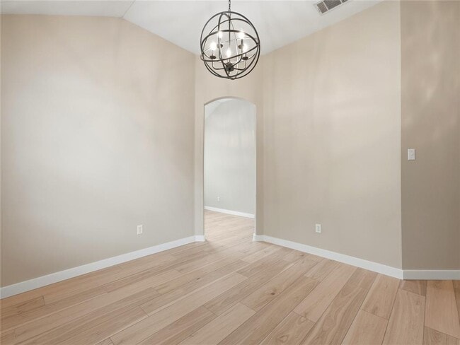 Building Photo - 1004 Downridge Dr