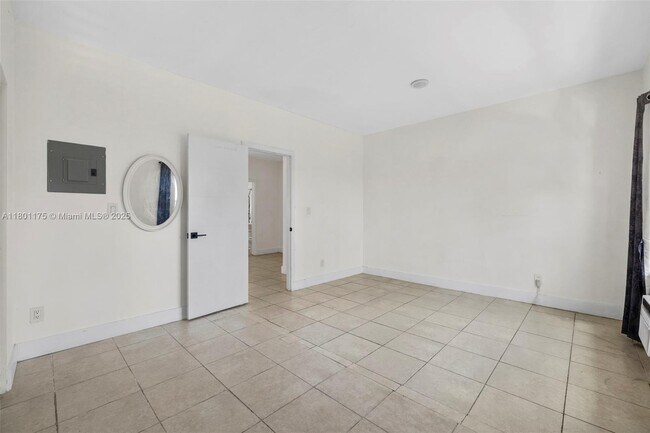 Building Photo - 8135 Crespi Blvd