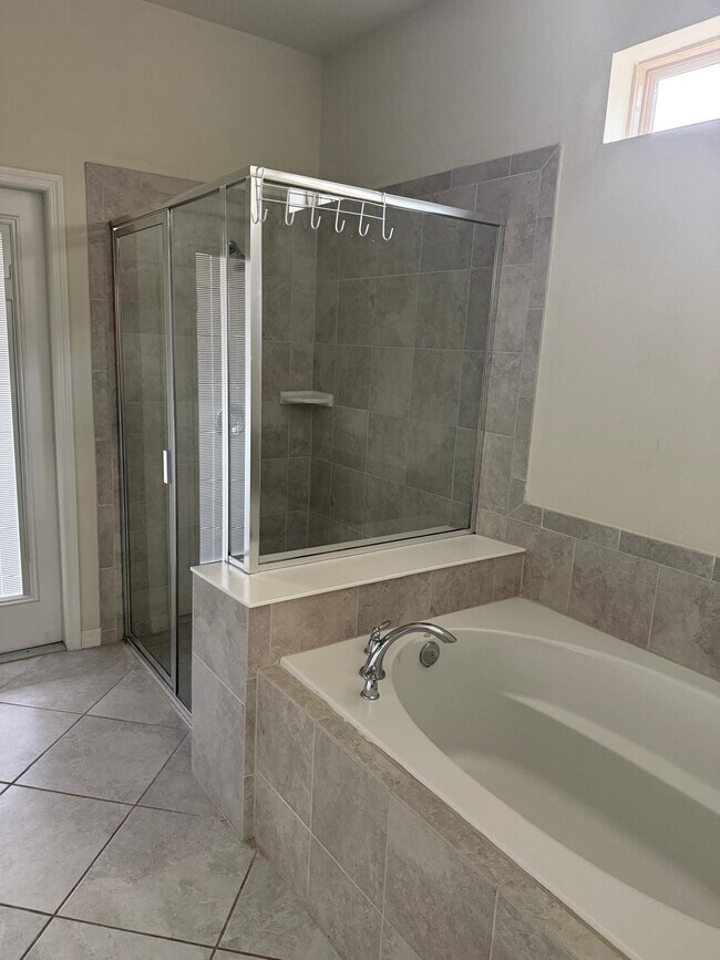 Building Photo - 5517 Misty Oak Cir