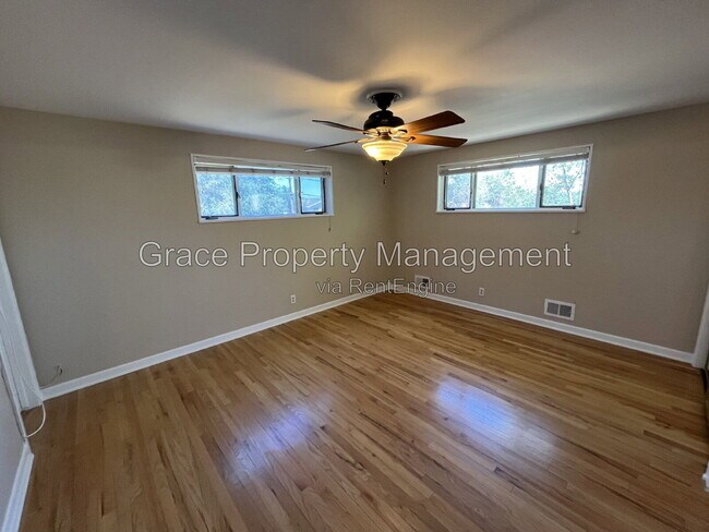 Building Photo - 10541 Livingston Dr