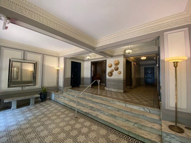 Building Photo - Have Breakfast at Tiffany's! Dupont's Gleaming Light Filled 2 En-suites w/ W/D at the Tiffany!