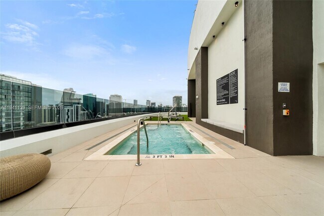 Building Photo - 225 N Miami Ave