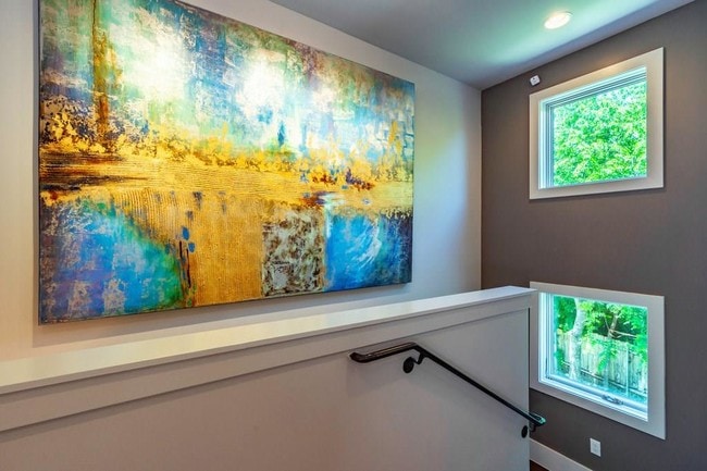 Building Photo - 206 E Live Oak St