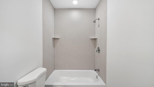 Building Photo - 512 S 4th St