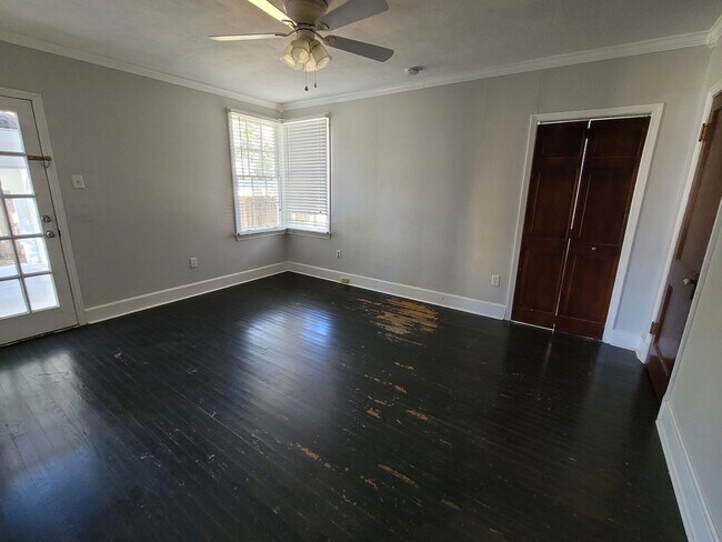 Building Photo - 6014 College Dr