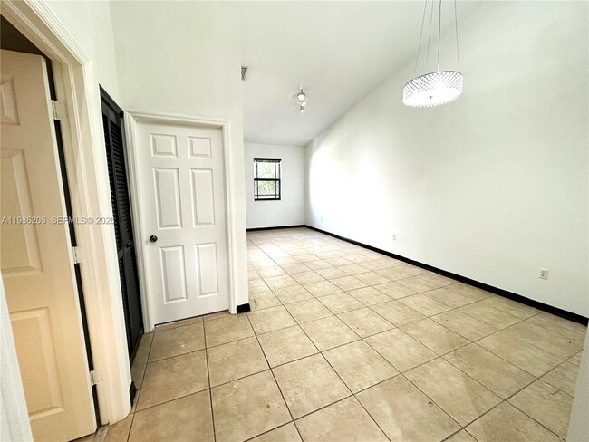 Building Photo - 3550 NE 5th St