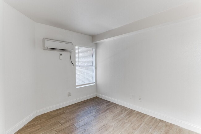 Building Photo - Stylish Condo Near the Strip & Convention Center!