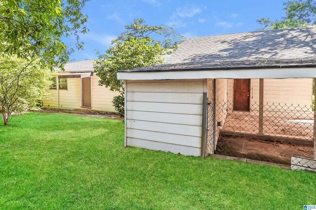 Building Photo - 3130 Ashwood Rd