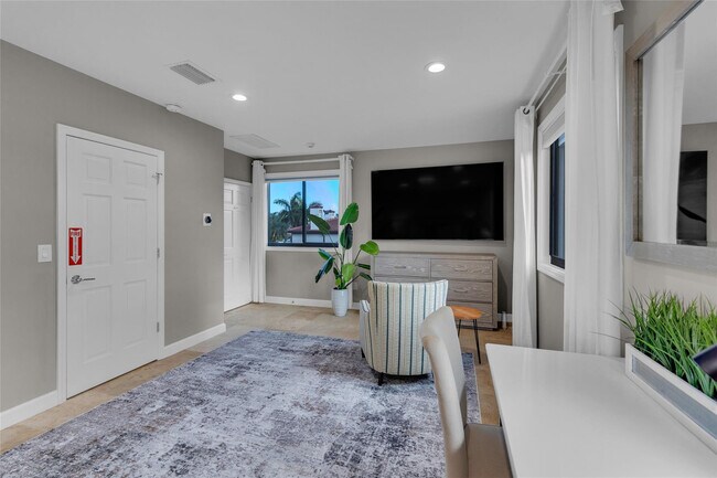 Building Photo - 616 Riviera Isle Dr