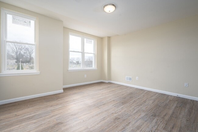 Building Photo - Beautifully renovated single family home