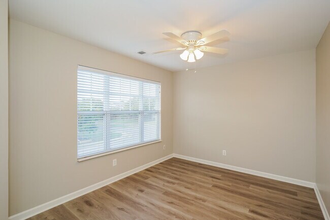 Building Photo - 2145 Erin Ln