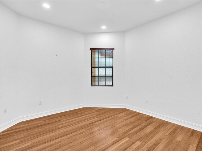 Building Photo - 3530 NW 87th Ave