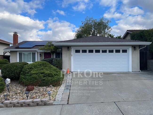 Building Photo - Nicely Update Home Now Available in the Crossings