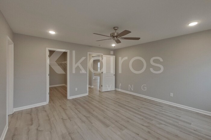 Building Photo - 394 Angela St