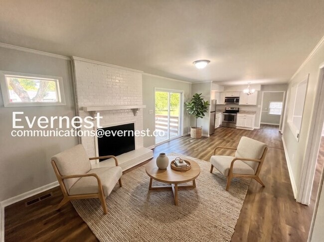 Building Photo - 4 Bed, 2.5 Bath Home with Fenced Yard / Pet-Friendly / Coming Soon!