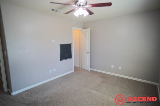 Building Photo - Charming 4-Bedroom, 2-Bathroom Home in Nor...