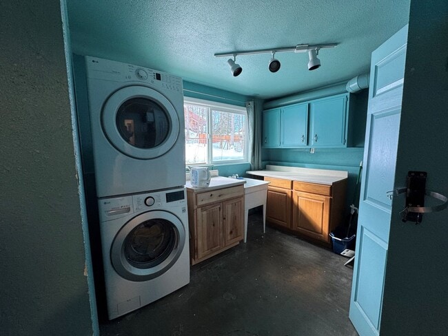 Building Photo - 3923 Pawn Pl