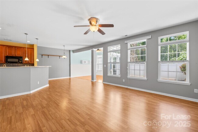 Building Photo - 709 Prospect Lane