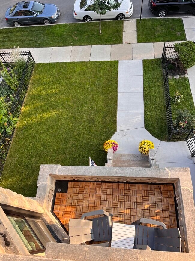 Building Photo - 5906 W Midway Park