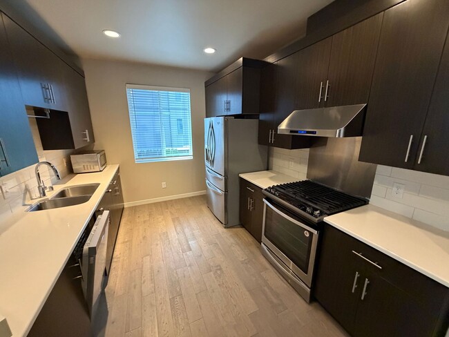 Building Photo - Renton Highlands newer 2bd Townhome For Rent!