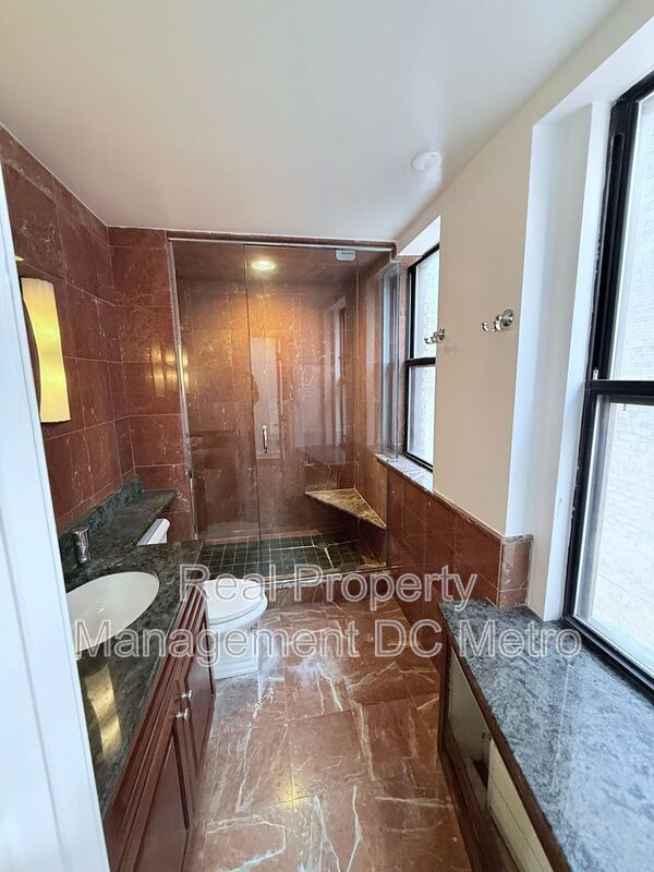 Building Photo - 1316 New Hampshire Ave NW