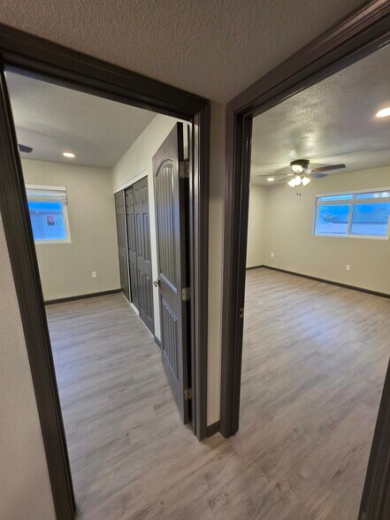 Building Photo - 860 E Brown Rd