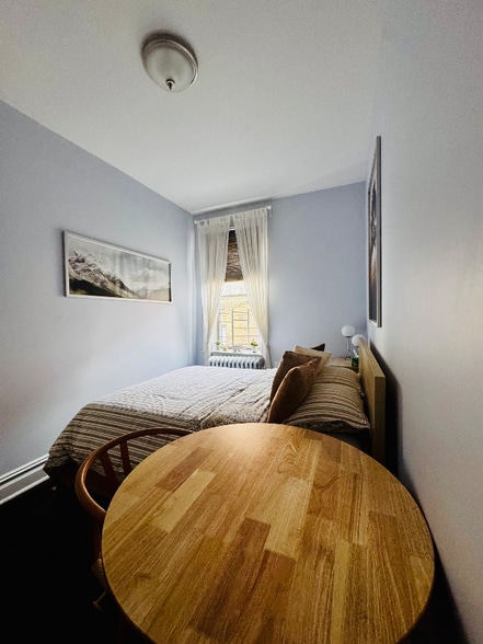 Building Photo - 511 W 151st St