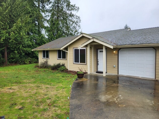 Building Photo - 240 Poplar St