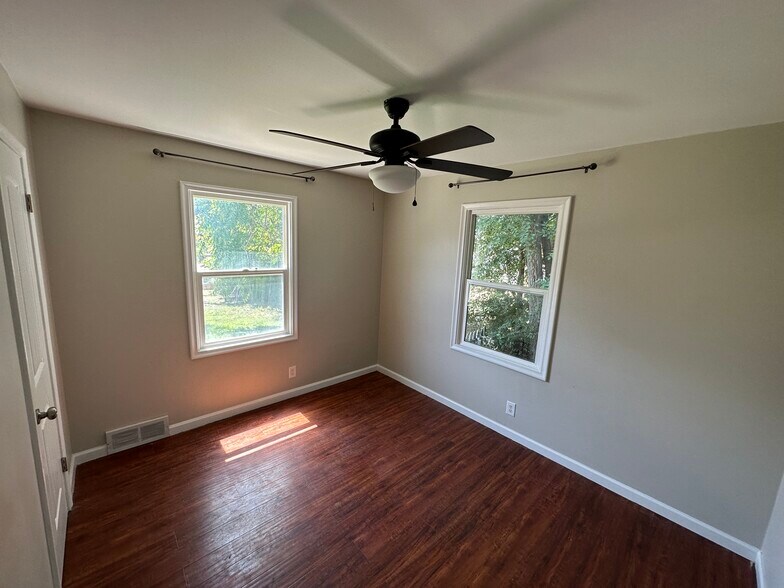 Building Photo - 1463 W Arapahoe Ave